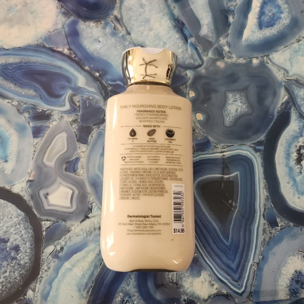 BATH & BODY WORKS STRAWBERRY POUND CAKE NEW